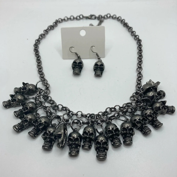 Skulls Halloween Necklace and Earrings Set New NWOT - Picture 2 of 4